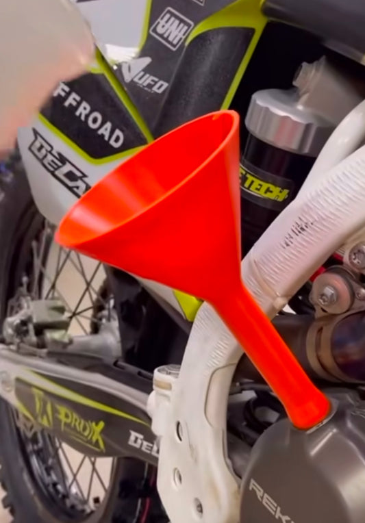 Imbuto olio FORKSAVER per KTM, Husqvarna, GASGAS e altri modelli con filettatura 24×3